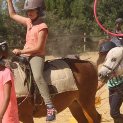 Travail de dextérité séjour poney enfant 10-13 ans Hérault