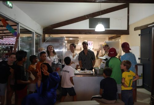 Enfants jouant lors des colonies de vacances 2026 au Clos d’Alice