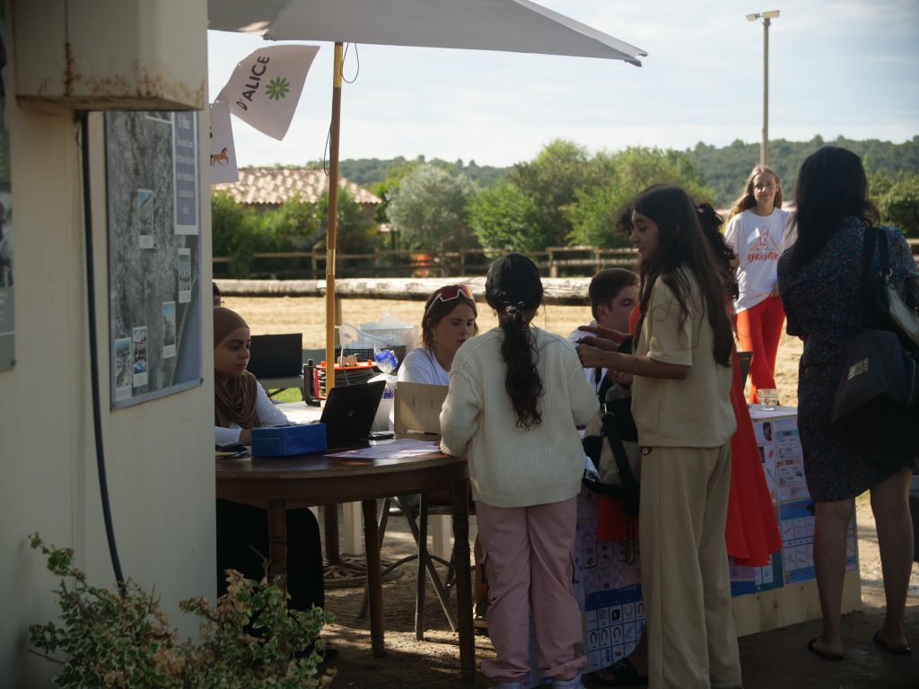 accueil des enfants le jour des colos par notre équipe 